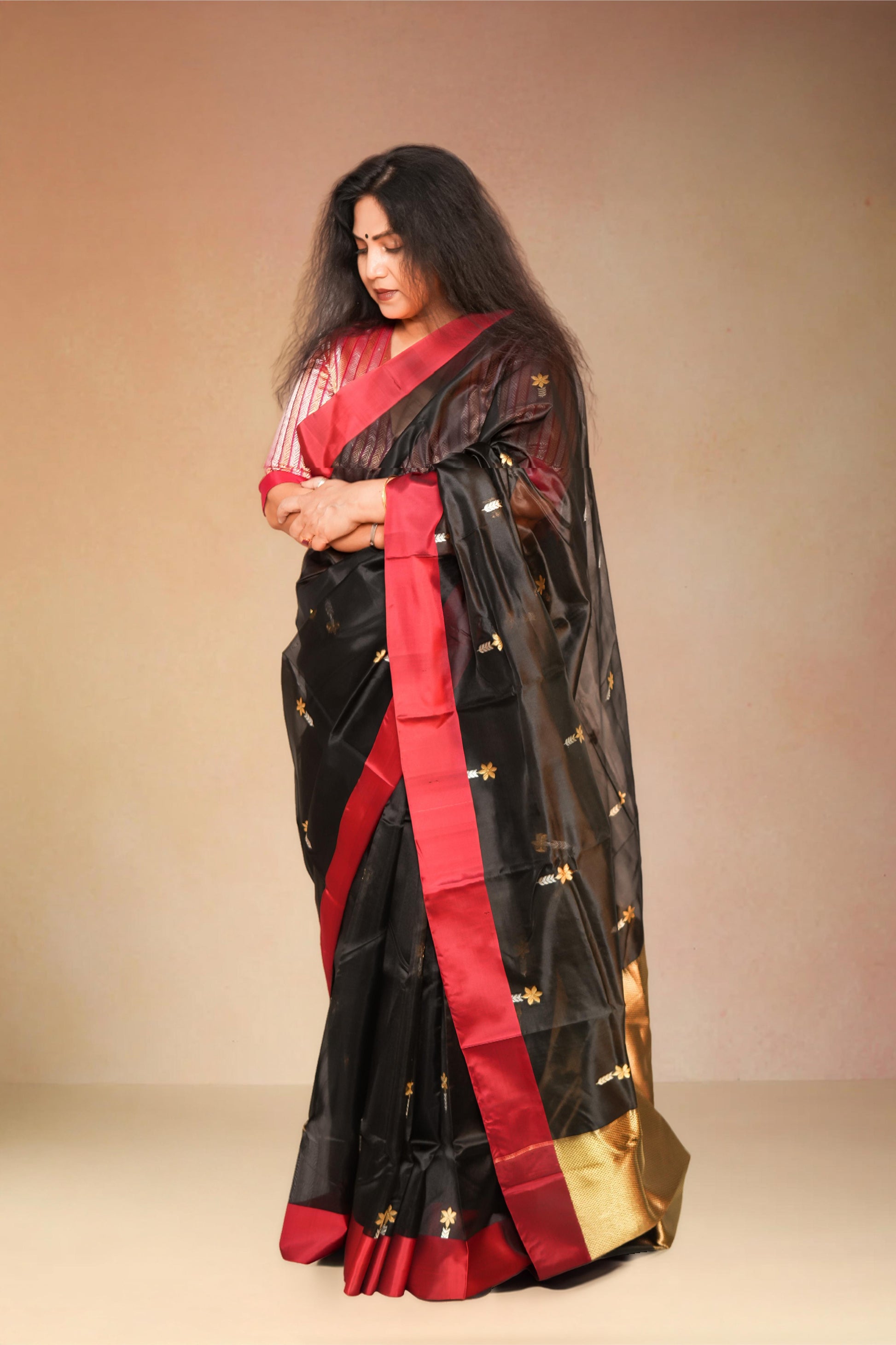 Black pure chanderi silk handwoven saree with sona chandi meenakari butti and silk border,4