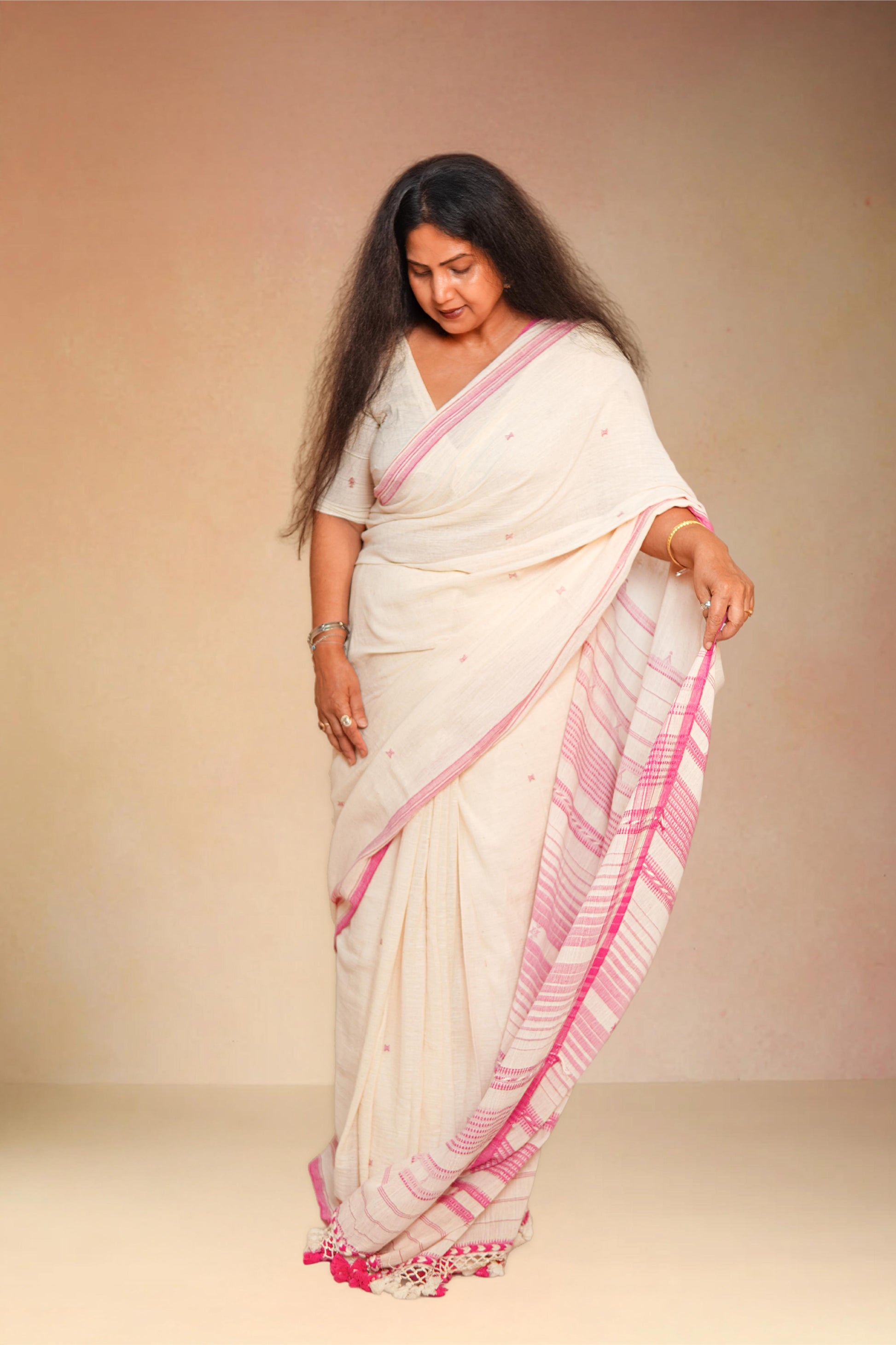 White and pink pure Kala cotton Bhujodi handwoven saree,4