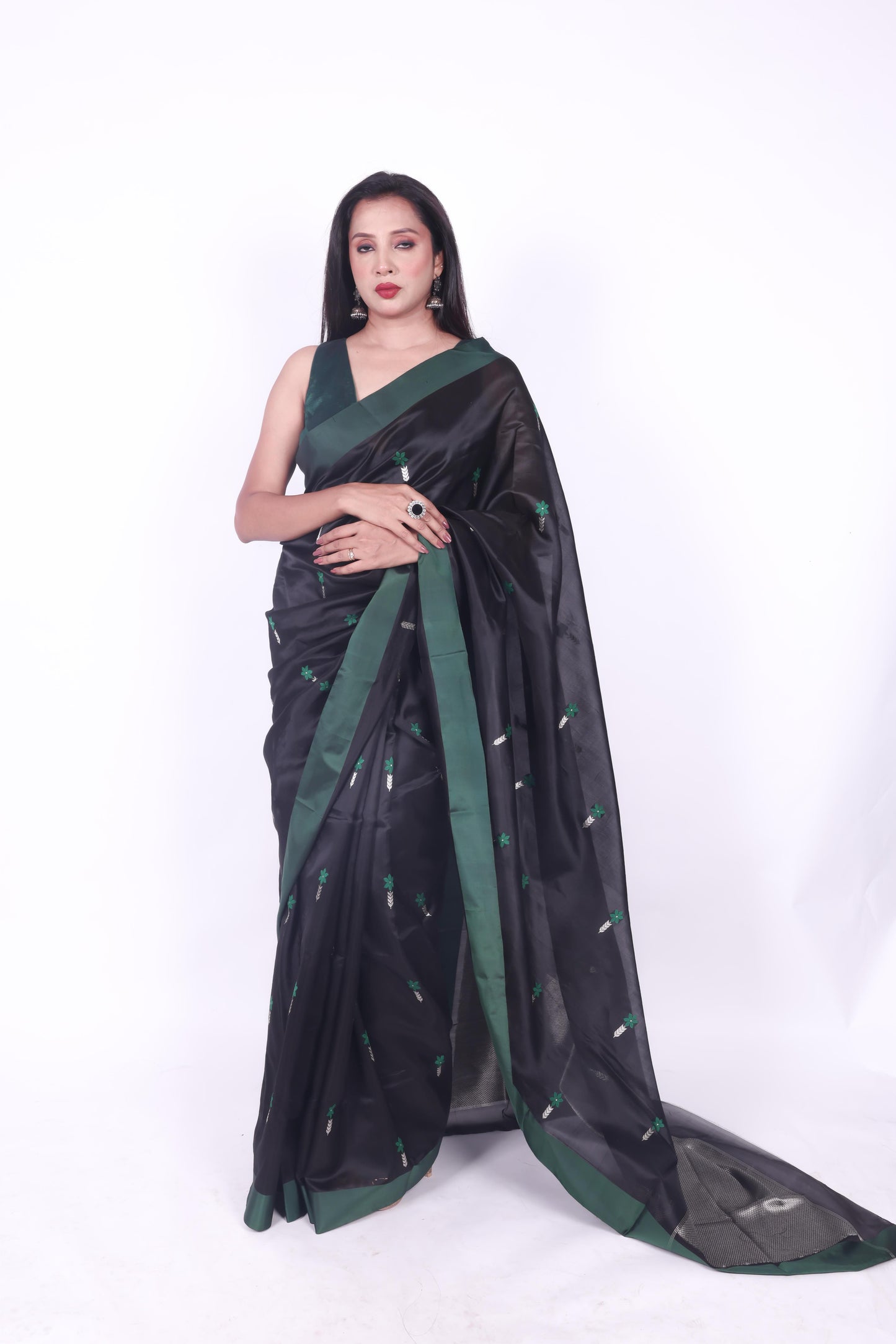 Black pure chanderi silk handwoven saree with meenakari butti and silk border,4