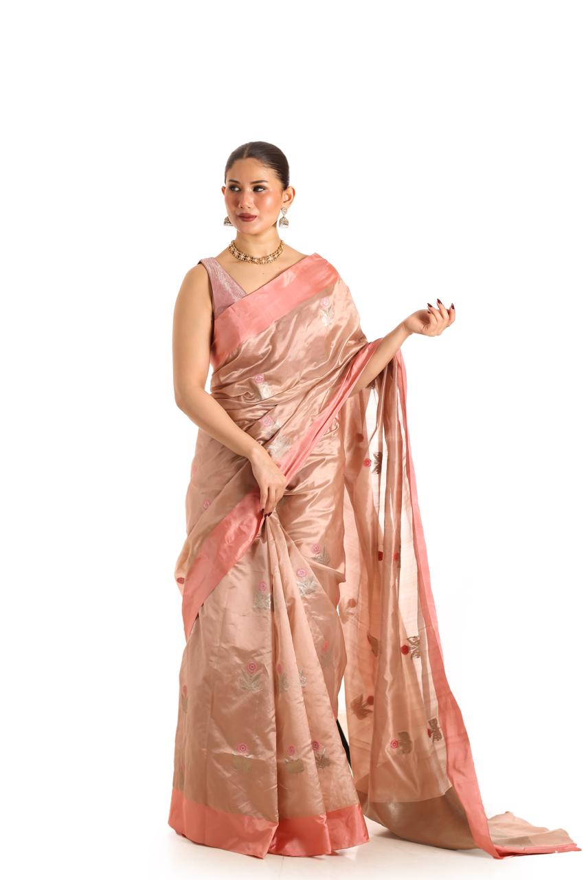 Dusty pink pure chanderi silk handwoven saree with meenakari butti,front angle 4